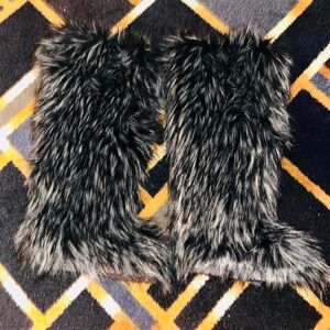 Faux Fur Leg Warmers in Black and Gray